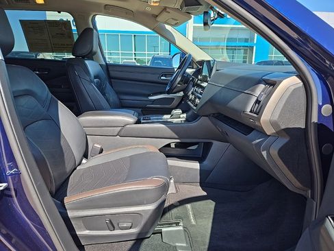 Used 2022 Nissan Pathfinder Platinum image 37