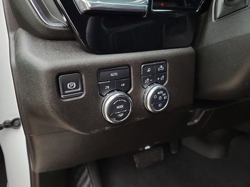 Used 2025 GMC Sierra 1500 SLT image 17