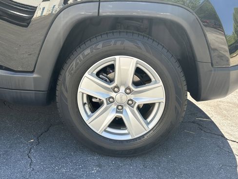 Used 2022 Jeep Compass Latitude FWD image 25