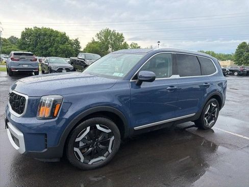 Used 2024 Kia Telluride EX w/ EX Captain's Chair Package AWD/4WD image 4