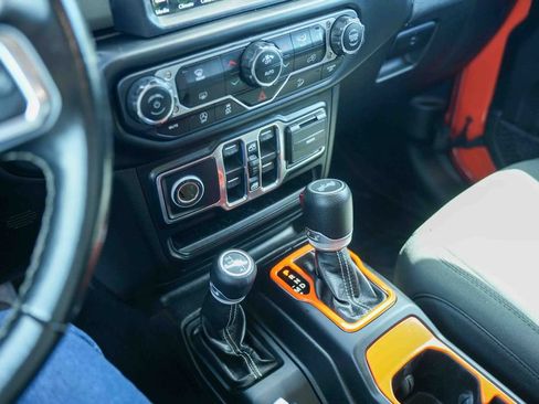 Used 2020 Jeep Wrangler Unlimited Sahara w/ Uconnect 4C Nav & Sound Group AWD/4WD image 32