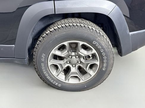 Used 2022 Jeep Cherokee Trailhawk w/ Premium Leather Package image 44