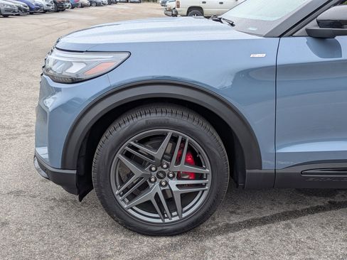 Certified 2025 Ford Explorer ST-Line w/ Premium Package image 11