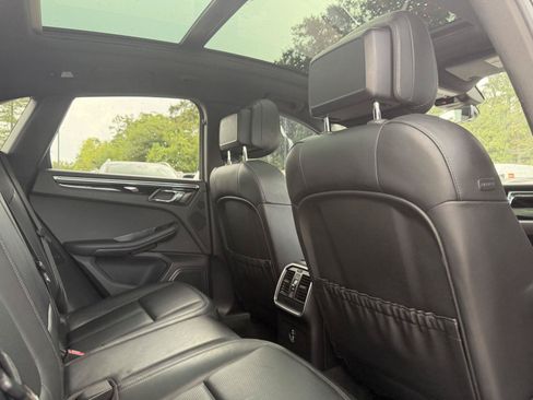 Used 2020 Porsche Macan AWD/4WD image 26