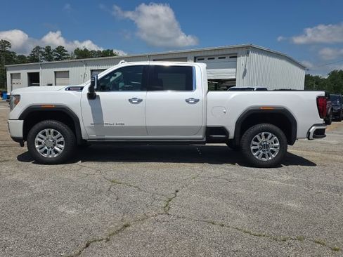 Used 2022 GMC Sierra 2500 Denali w/ Denali Ultimate Package AWD/4WD image 2