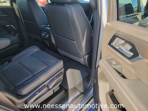 Used 2025 GMC Yukon Denali w/ Sun & Power Step Package image 11