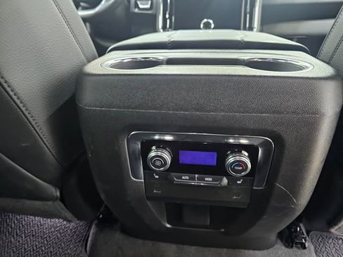 Used 2025 GMC Yukon XL Denali AWD/4WD image 19