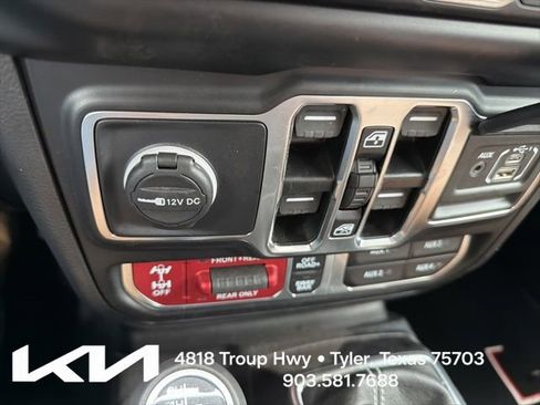 Used 2022 Jeep Wrangler Unlimited Rubicon w/ LED Lighting Group AWD/4WD image 20