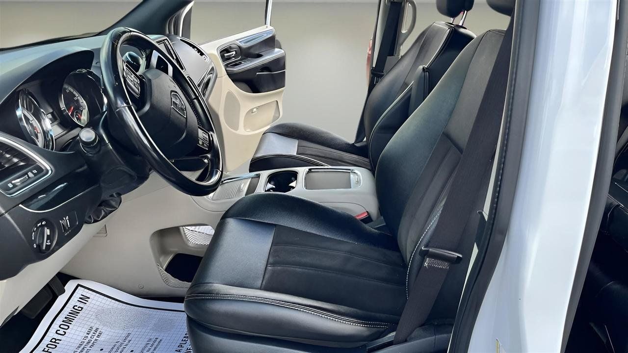 Used 2020 Dodge Grand Caravan SXT FWD image 14
