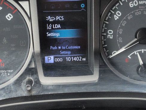 Used 2021 Toyota Tacoma TRD Off-Road w/ TRD Premium Off Road Package AWD/4WD image 21