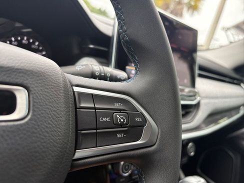 Used 2022 Jeep Compass Latitude image 16