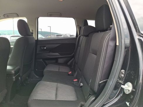 Used 2016 Mitsubishi Outlander AWD image 11