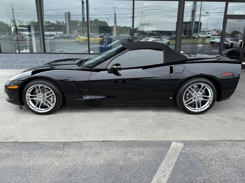 Used 2006 Chevrolet Corvette Convertible w/ 3LT w/ Preferred Equipment Group RWD image 12