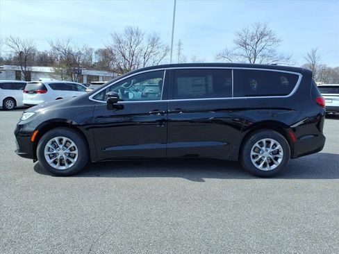New 2026 Chrysler Pacifica Select image 6