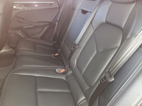 Certified 2026 Porsche Macan AWD/4WD image 21