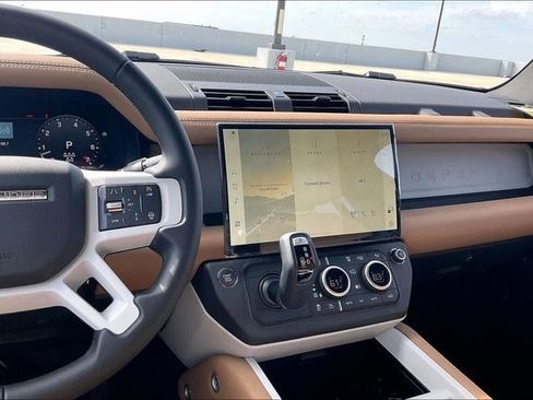 New 2026 Land Rover Defender 110 X-Dynamic SE image 6