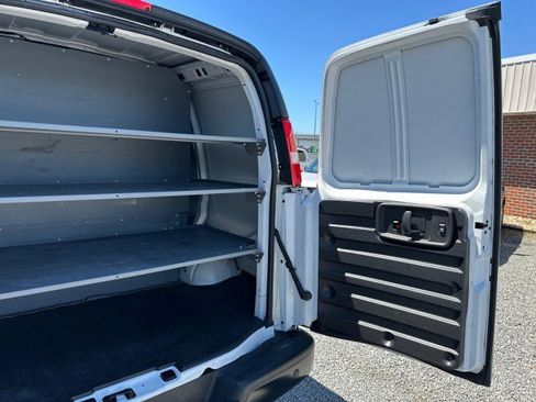 Used 2021 Chevrolet Express 2500 RWD image 23
