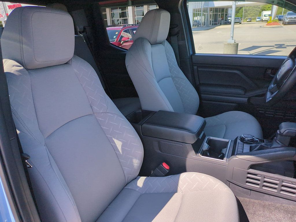 Certified 2026 Toyota Tacoma SR5 AWD/4WD image 33