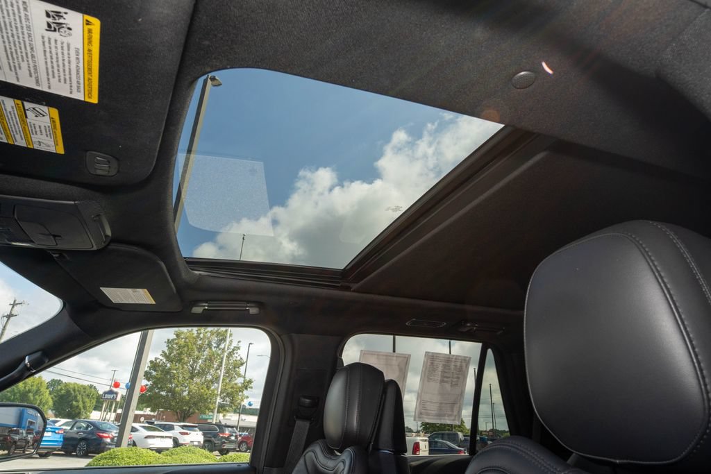 Used 2024 Lincoln Navigator Reserve AWD/4WD image 14