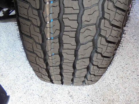 Used 2022 GMC Yukon AT4 image 5