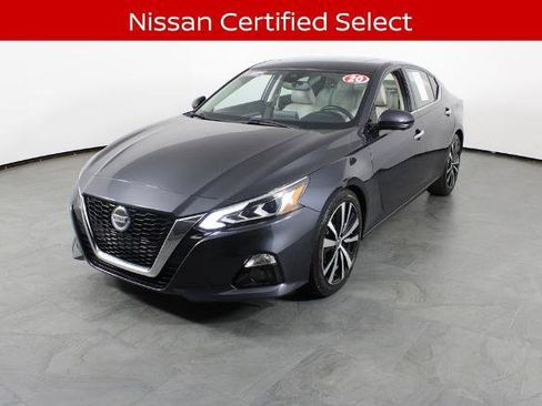 Certified 2020 Nissan Altima 2.0 Platinum FWD image 2