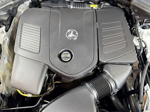 Used 2025 Mercedes-Benz GLC 300 image 28