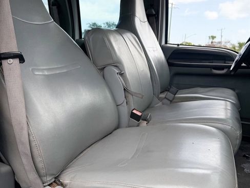 Used 2006 Ford F450 XLT image 16