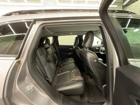 Used 2022 Jeep Cherokee Limited AWD/4WD image 25