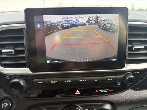 Used 2025 Hyundai Venue SEL FWD image 29