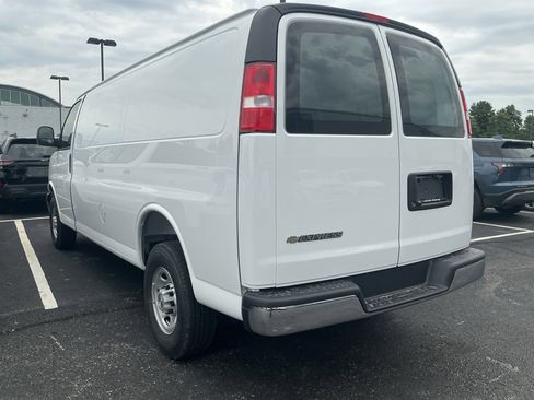 New 2026 Chevrolet Express 3500 Extended RWD image 5
