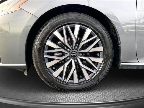 Used 2025 Nissan Altima 2.5 SV FWD image 34