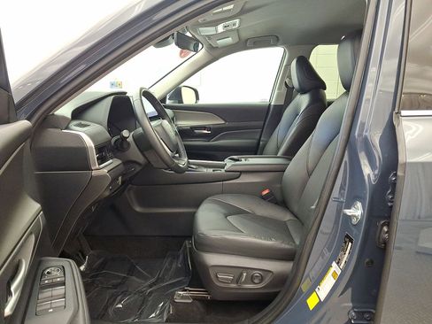 Used 2024 Toyota Grand Highlander AWD image 11