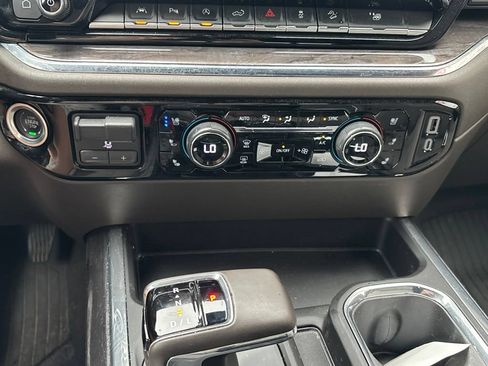 Used 2024 Chevrolet Silverado 1500 LTZ AWD/4WD image 15
