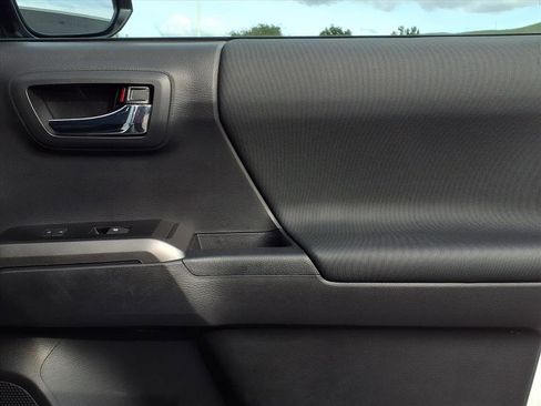 Certified 2023 Toyota Tacoma TRD Off-Road image 26