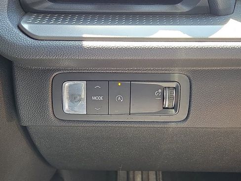Used 2025 Chevrolet Traverse LT w/ Driver Confidence Package FWD image 25