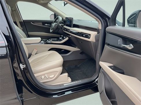 Used 2022 Lincoln Nautilus Reserve image 4