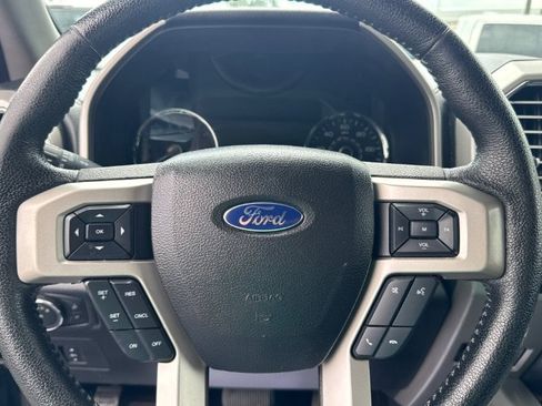 Used 2015 Ford F150 Lariat w/ Equipment Group 502A Luxury AWD/4WD image 18