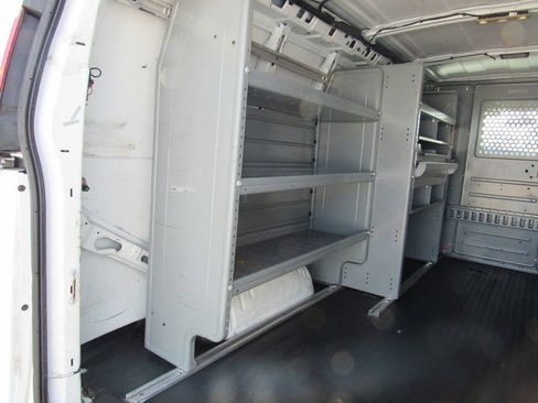 Used 2015 Chevrolet Express 2500 RWD image 24