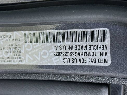 Used 2025 Jeep Grand Cherokee Laredo X AWD/4WD image 36