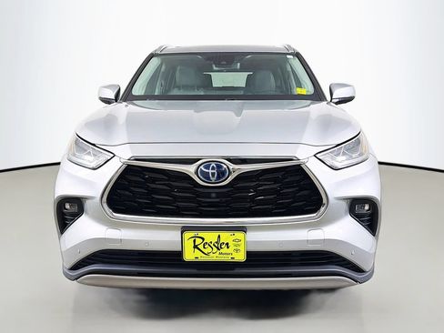Used 2022 Toyota Highlander Platinum AWD/4WD image 2