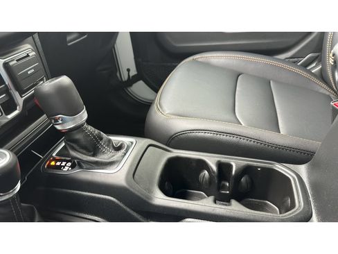 Used 2025 Jeep Gladiator Sport AWD/4WD image 17
