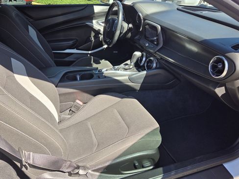 Used 2019 Chevrolet Camaro LT w/ Technology Package image 9