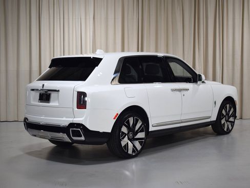 New 2026 Rolls-Royce Cullinan AWD/4WD image 2