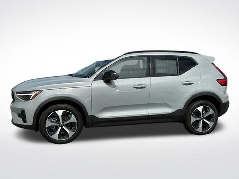 Used 2026 Volvo XC40 B5 Plus AWD/4WD image 3