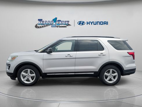 Used 2018 Ford Explorer XLT FWD image 5