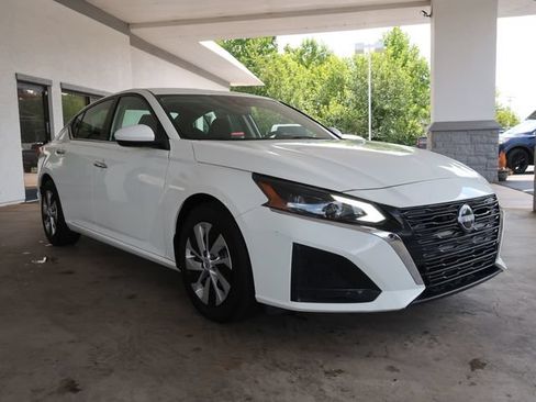 Used 2023 Nissan Altima 2.5 S FWD image 3
