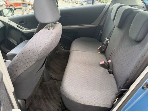 Used 2009 Toyota Yaris 4-Door Hatchback FWD image 40