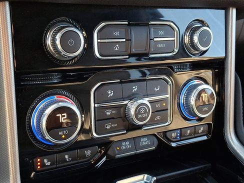 Used 2022 GMC Yukon XL Denali image 18