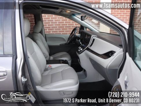 Used 2017 Toyota Sienna XLE Premium image 12