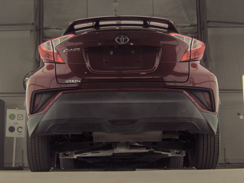 Used 2019 Toyota C-HR LE image 11
